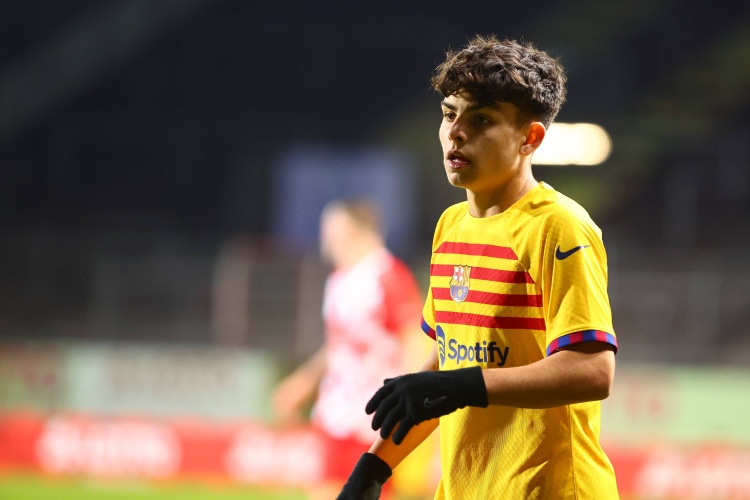 星空体育官方入口-18岁上演巴萨一线队首秀！每体：埃斯帕特来自拉玛西亚，曾踢中场