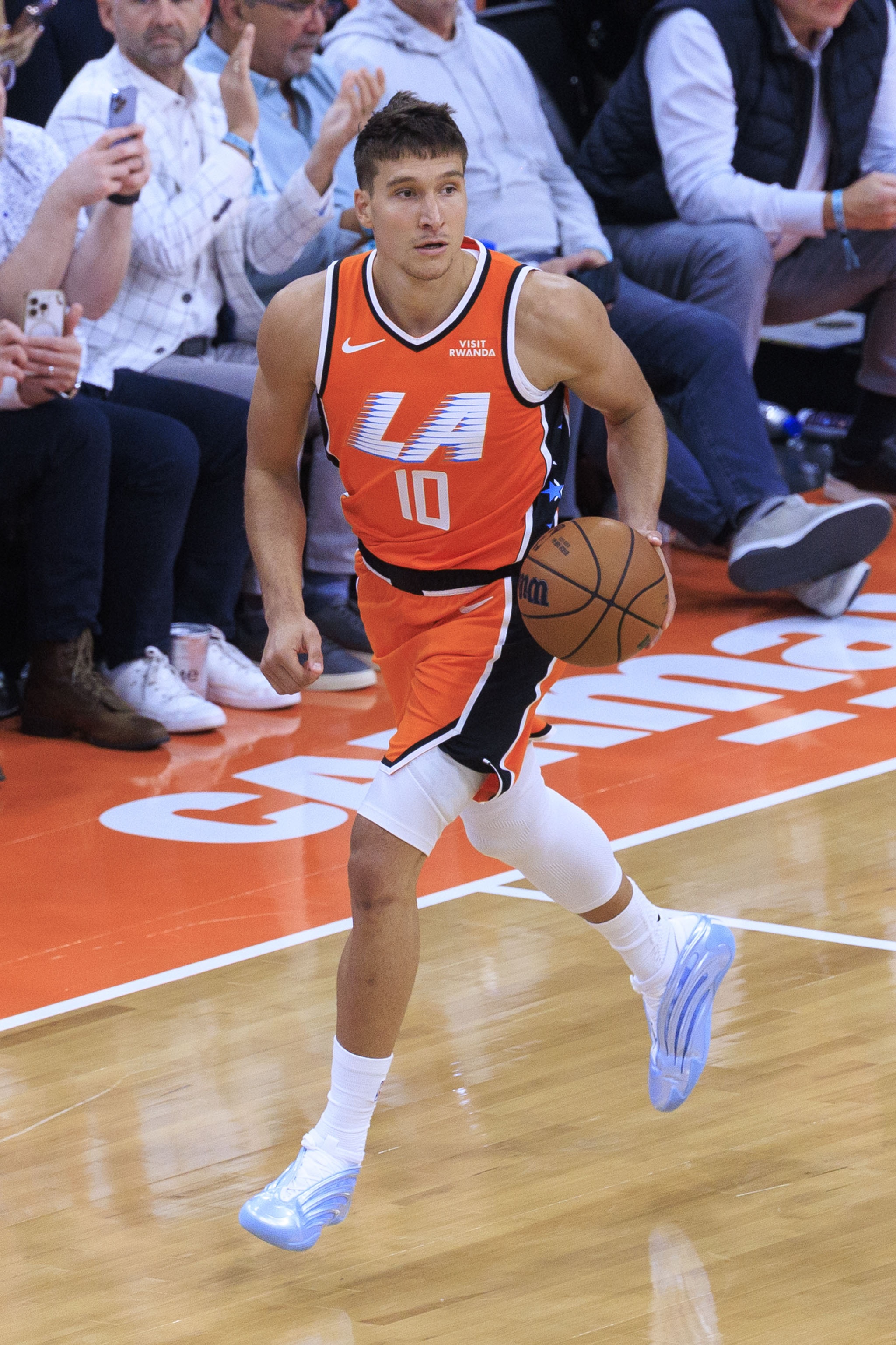 星空体育官网-美记：快船愿意送走博格丹 想换一位能提升轮换实力的球员